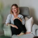Photo of Rebecca Simmons, client testimonial on professional bond and end-of-lease cleaning services. how much end of lease cleaning cost? - OzCleaner