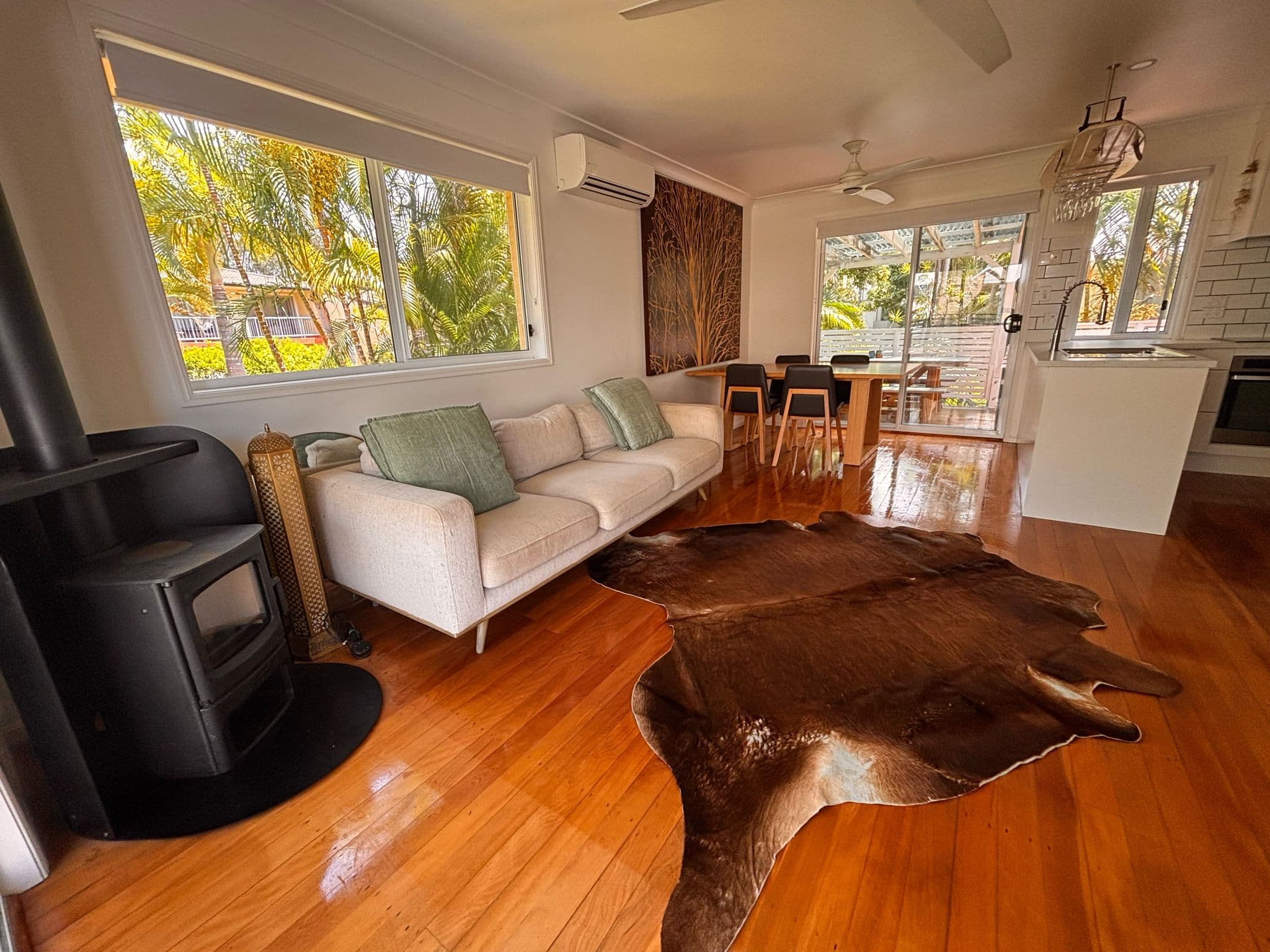 Expert general cleaning in action